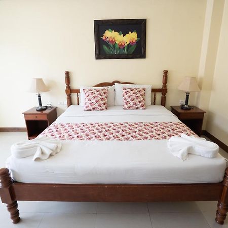 Pranang Flora House Hotell Ao Nang Exteriör bild
